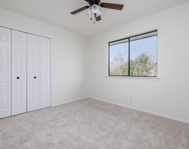 1805 White Oak Cv - Photo Thumbnail 18