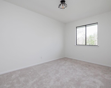 1805 White Oak Cv - Photo Thumbnail 16