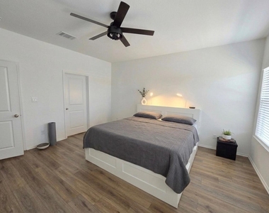 208 Wolf Springs Rd - Photo Thumbnail 11