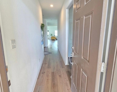 208 Wolf Springs Rd - Photo Thumbnail 3