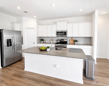 208 Wolf Springs Rd - Photo Thumbnail 8
