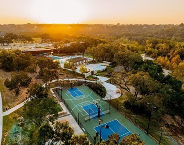 208 Wolf Springs Rd - Photo Thumbnail 27