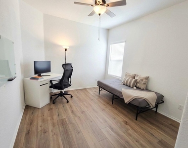 208 Wolf Springs Rd - Photo Thumbnail 20