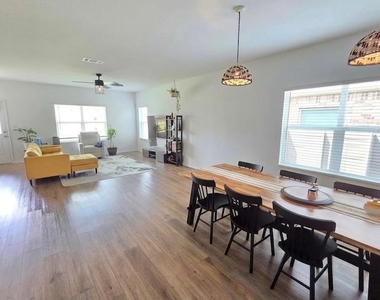 208 Wolf Springs Rd - Photo Thumbnail 5