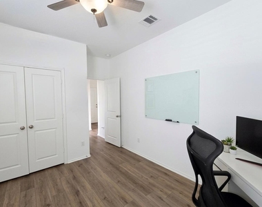 208 Wolf Springs Rd - Photo Thumbnail 19