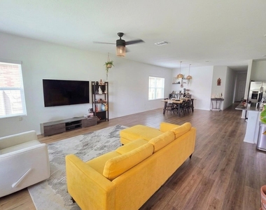 208 Wolf Springs Rd - Photo Thumbnail 4