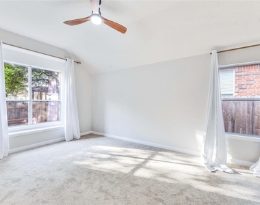 1019 Horne Dr - Photo Thumbnail 9