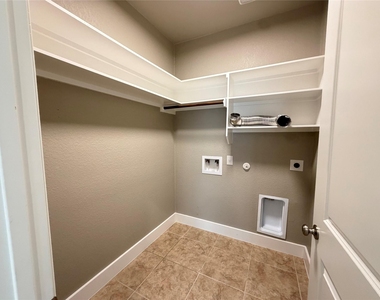3328 Lauren Nicole Ln - Photo Thumbnail 9