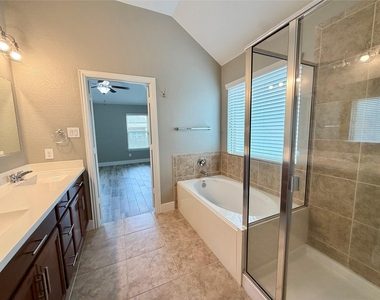 3328 Lauren Nicole Ln - Photo Thumbnail 12