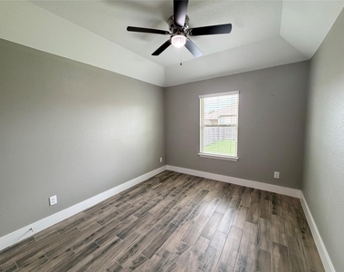 3328 Lauren Nicole Ln - Photo Thumbnail 17