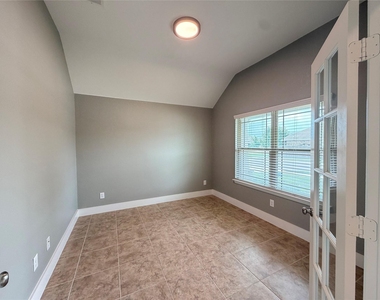 3328 Lauren Nicole Ln - Photo Thumbnail 2