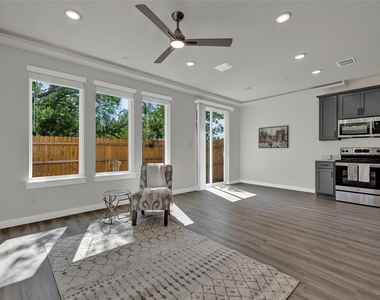 104 Creekside Trl - Photo Thumbnail 9