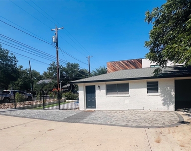 1715 Bluebonnet Ln - Photo Thumbnail 2
