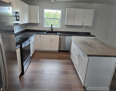 22101 Four Hundred Ave - Photo Thumbnail 4
