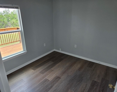 22101 Four Hundred Ave - Photo Thumbnail 15