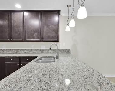 452 Walnut Drive - Photo Thumbnail 7