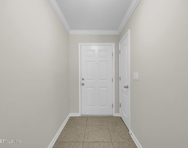 452 Walnut Drive - Photo Thumbnail 2