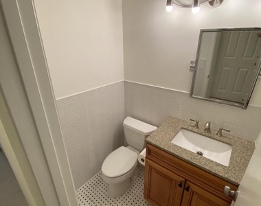 8562 Sturbridge Circle W - Photo Thumbnail 7