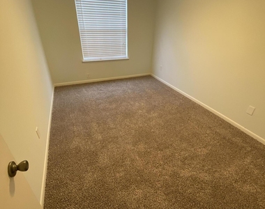 8562 Sturbridge Circle W - Photo Thumbnail 9