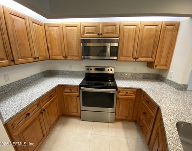 8562 Sturbridge Circle W - Photo Thumbnail 6
