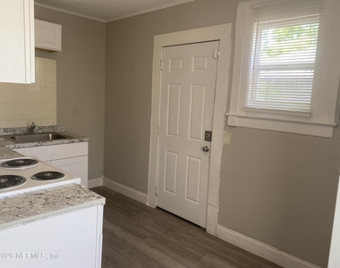 2854 Wickwire Street - Photo Thumbnail 2