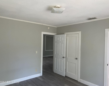 2854 Wickwire Street - Photo Thumbnail 6
