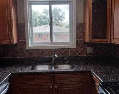 629 W 65th Street - Photo Thumbnail 3