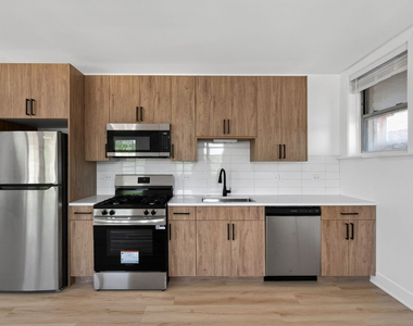 6312 N Artesian Avenue - Photo Thumbnail 1