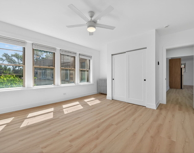 6312 N Artesian Avenue - Photo Thumbnail 8