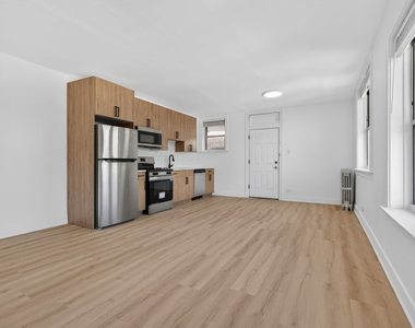 6312 N Artesian Avenue - Photo Thumbnail 4