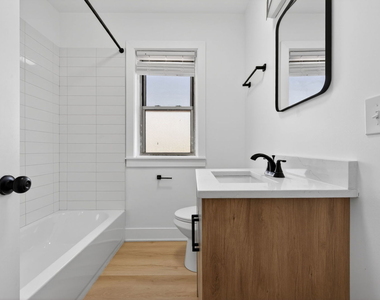 6312 N Artesian Avenue - Photo Thumbnail 11