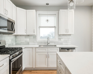 5979 N Elston Avenue - Photo Thumbnail 3