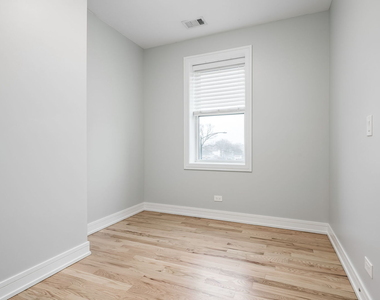 5979 N Elston Avenue - Photo Thumbnail 11