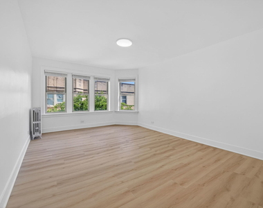 6312 N Artesian Avenue - Photo Thumbnail 4