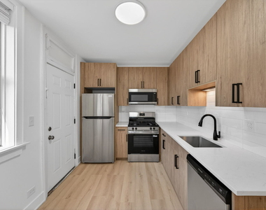6312 N Artesian Avenue - Photo Thumbnail 2