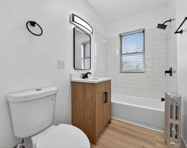 6312 N Artesian Avenue - Photo Thumbnail 9