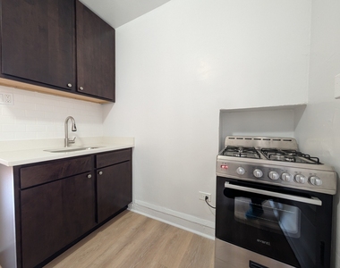 2700 N Spaulding Avenue - Photo Thumbnail 10