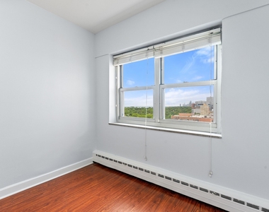 4950 N Marine Drive - Photo Thumbnail 13