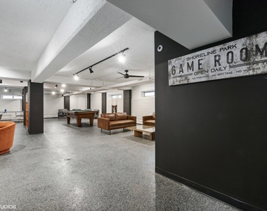 4950 N Marine Drive - Photo Thumbnail 17