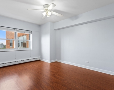 4950 N Marine Drive - Photo Thumbnail 10