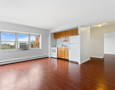 4950 N Marine Drive - Photo Thumbnail 3