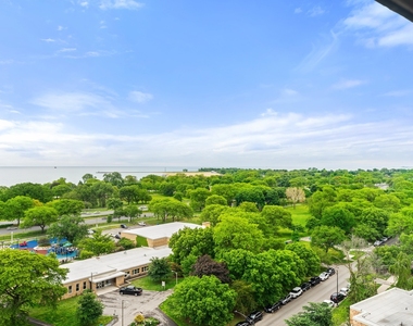 4950 N Marine Drive - Photo Thumbnail 7