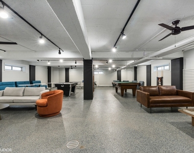 4950 N Marine Drive - Photo Thumbnail 18
