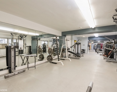4950 N Marine Drive - Photo Thumbnail 21