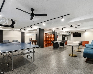 4950 N Marine Drive - Photo Thumbnail 19