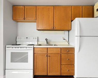 4950 N Marine Drive - Photo Thumbnail 5