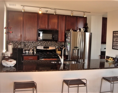 3232 N Halsted Street - Photo Thumbnail 4