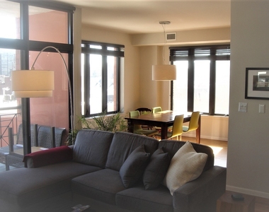3232 N Halsted Street - Photo Thumbnail 2
