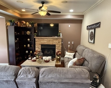 1367 E 64th Street - Photo Thumbnail 4
