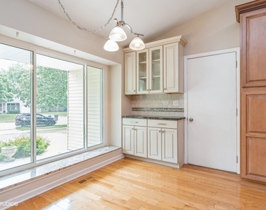 421 Bayview Avenue - Photo Thumbnail 4
